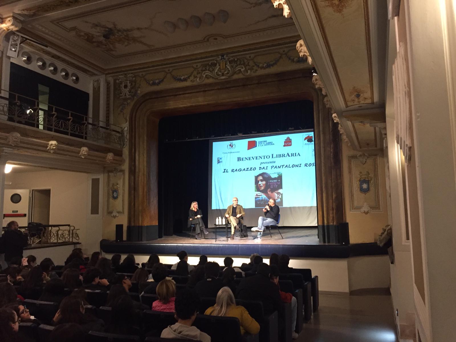 Il Ragazzo dai Pantaloni Rosa”: un libro per sensibilizzare i giovani contro il bullismo