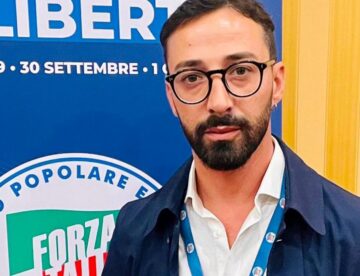 Aumento lampade votive, Zollo (Forza Italia): “I padulesi continuano a subire scelte folli da parte di un’amministrazione fantasma”