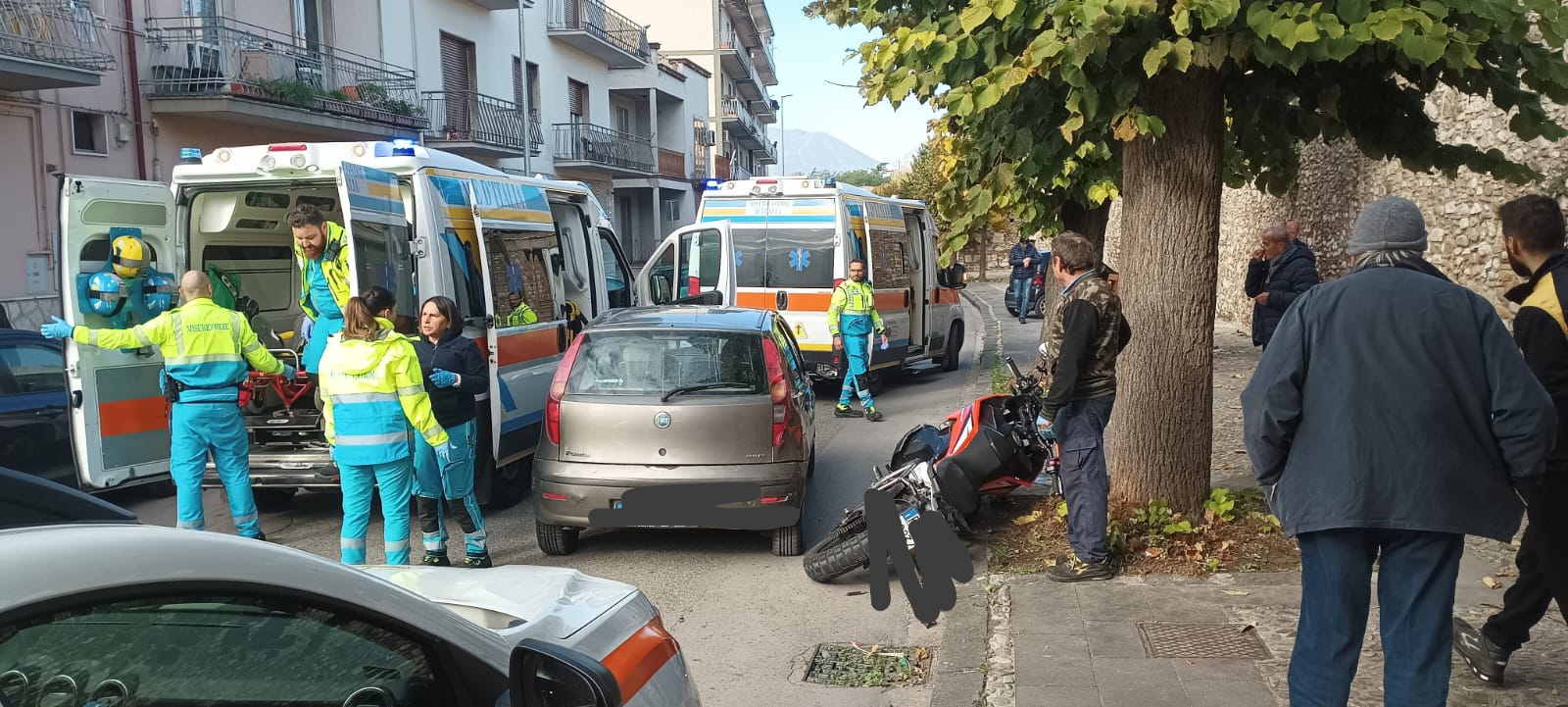 Incidente in via Torre della Catena,due feriti