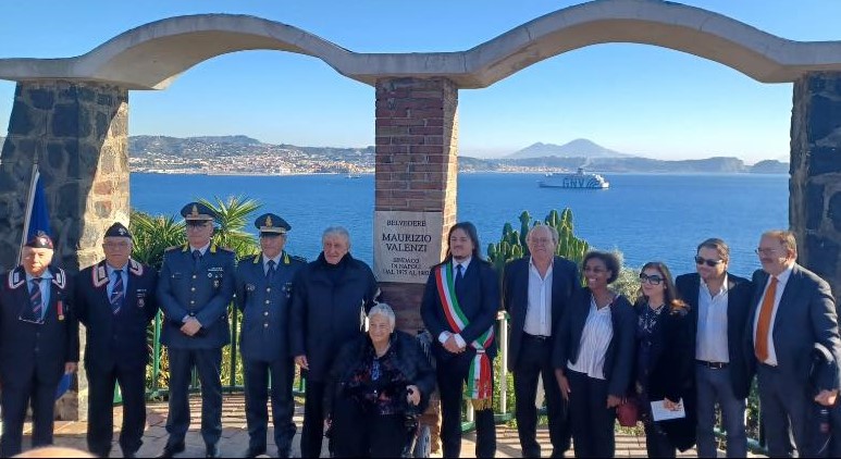 A Bacoli inaugurato il belvedere “Maurizio Valenzi”: chiuse l’orfanotrofio degli orrori