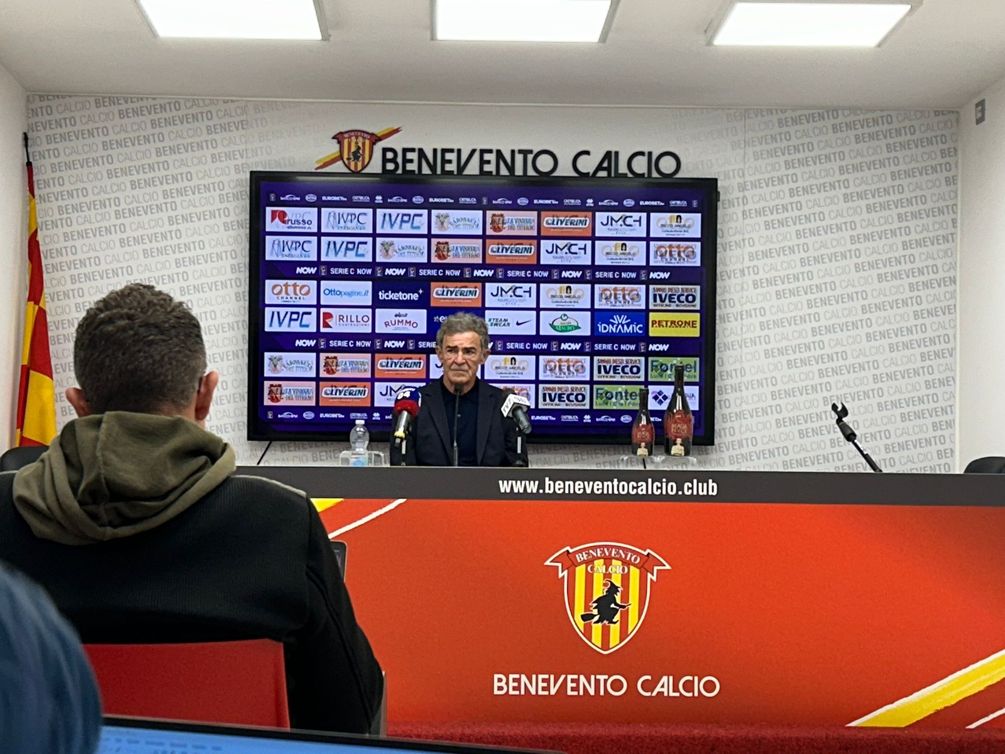 Benevento, Auteri: “Abbiamo dimostrato qualità, i campionati si vincono nei particolari. Siamo destinati a crescere”