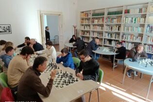 Al Villino del Balzo di San Martino Valle Caudina il torneo di scacchi col maestro Luca Esposito