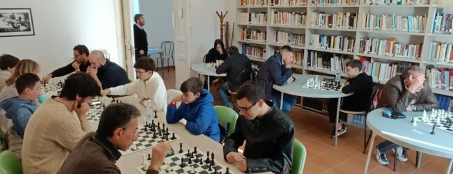 Al Villino del Balzo di San Martino Valle Caudina il torneo di scacchi col maestro Luca Esposito