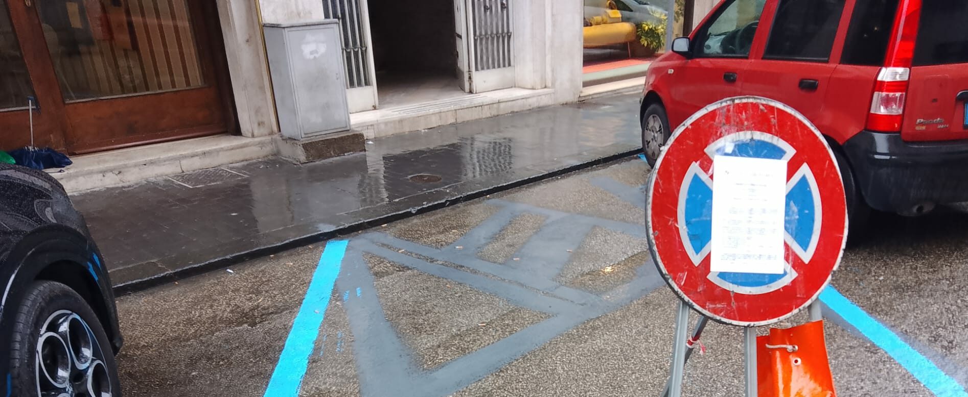 Via Goduti e i nuovi stalli ma sorridono solo gli automobilisti