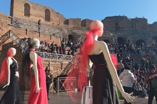 Al Teatro Romano scuole e istituzioni per dire basta alla violenza sulle donne