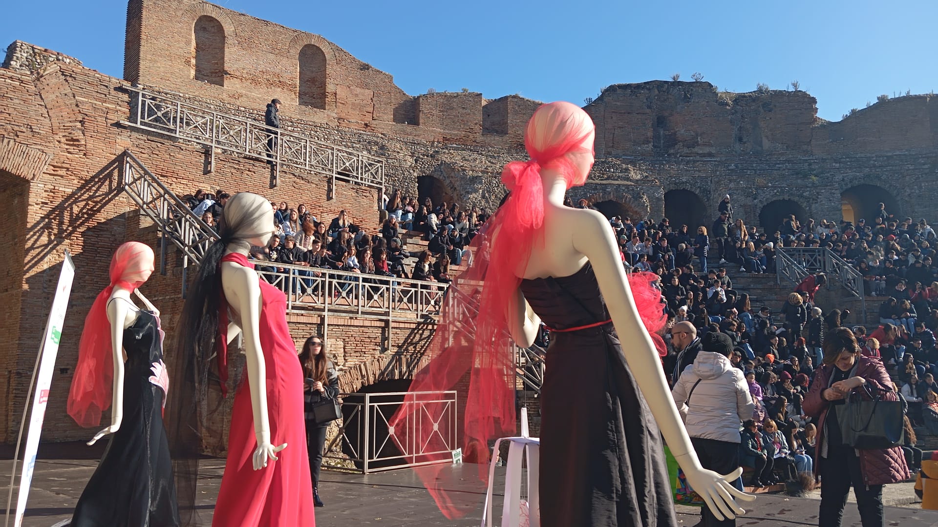 Al Teatro Romano scuole e istituzioni per dire basta alla violenza sulle donne