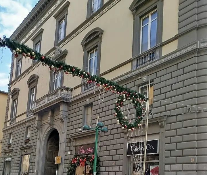 Natale a Benevento, installate le prime Luminarie lungo Corso Garibaldi