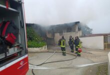 Sant’ Agata De’ Goti, a fuoco un capannone