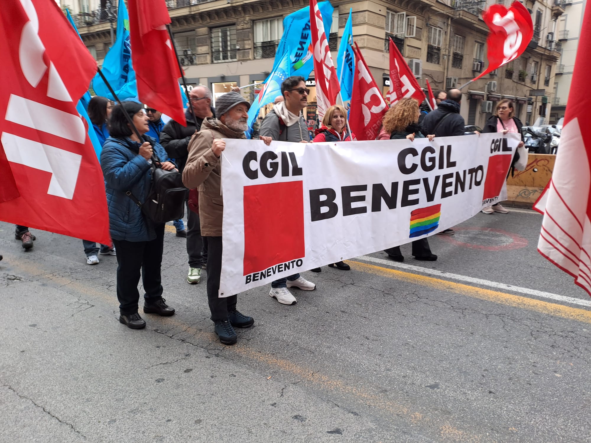 Sciopero Generale a Napoli: Cgil e Uil in piazza contro la Manovra del Governo Meloni. Partenze anche da Benevento