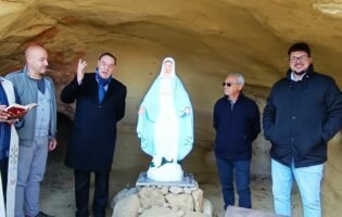 Da grotta a discarica a cielo aperto,rivive la cappellina dedicata alla Madonna