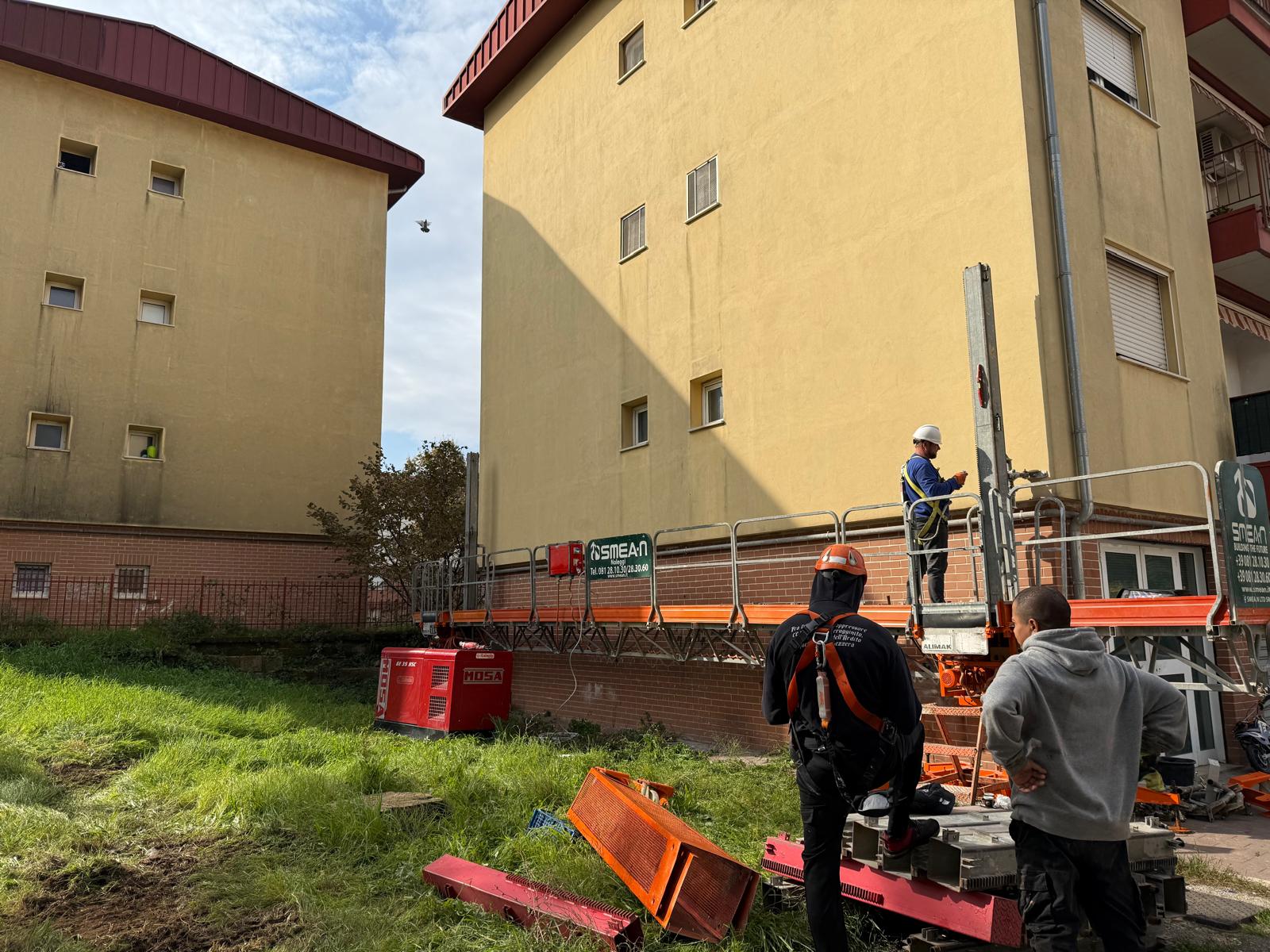 Jorit ad Avellino: parte la realizzazione dei murales dedicati a Scola, Leone, Volontè e Loren