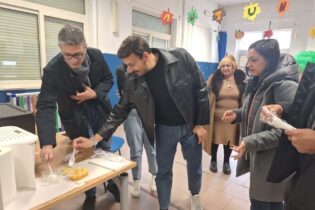 Visita a sorpresa di Ricci alla mensa scolastica a San Giorgio del Sannio: ottima qualità del servizio