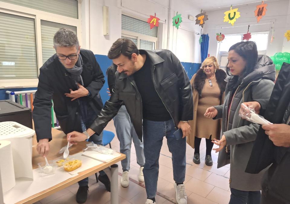 Visita a sorpresa di Ricci alla mensa scolastica a San Giorgio del Sannio: ottima qualità del servizio