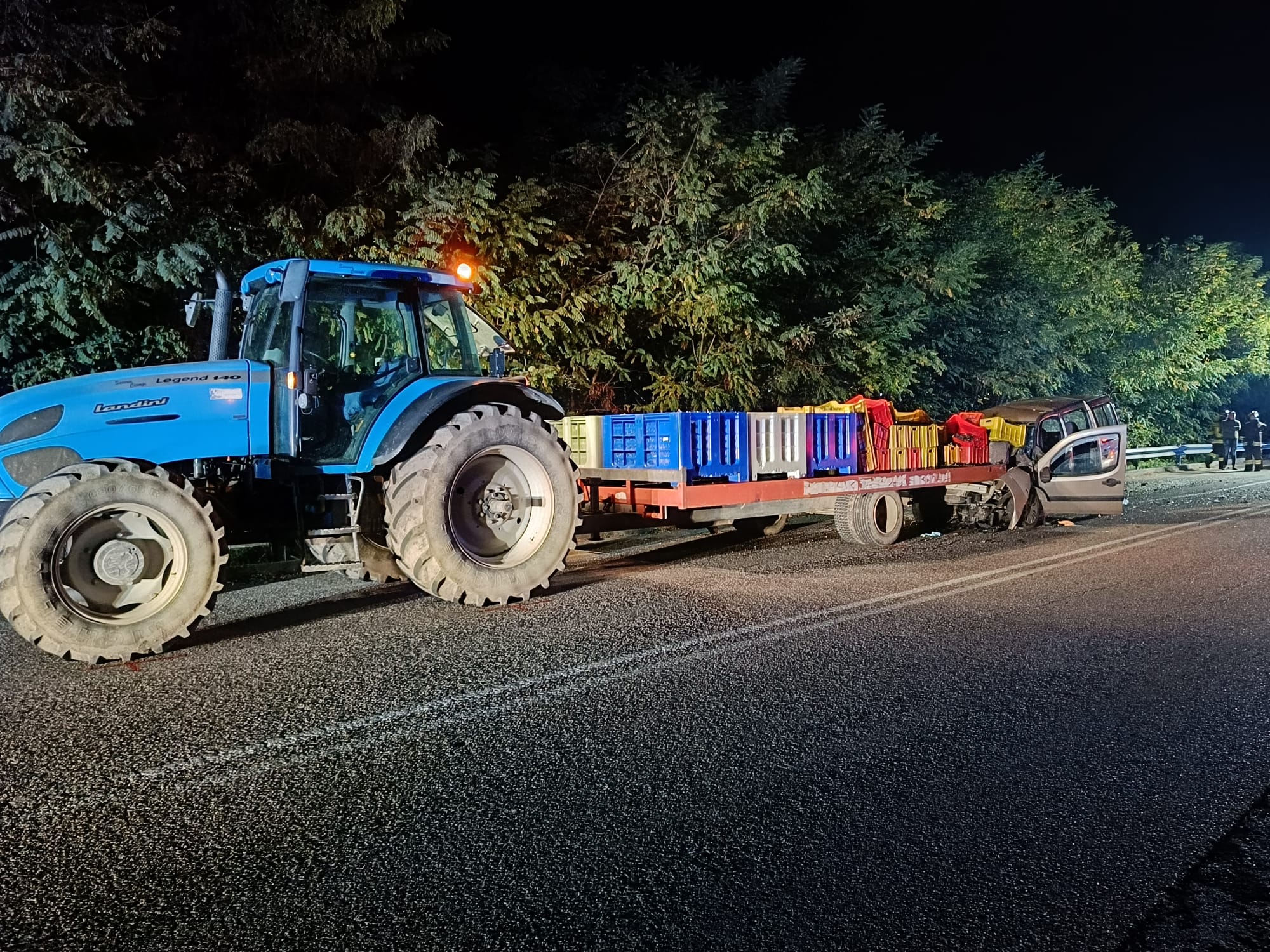 Auto tampona trattore che trasporta olive: muore un 67enne