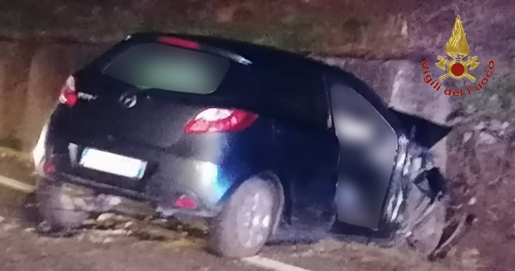 Grave incidente sulla SS 90 Bis a Greci: intervengono i Vigili del Fuoco