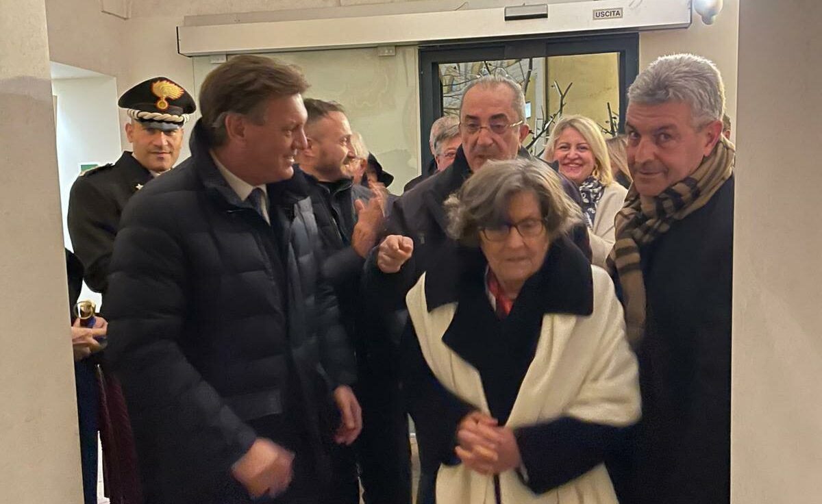 Inaugurato a Benevento “Il Presepe Ultrapoverissimo” di Riccardo Dalisi