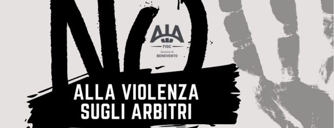 Gli arbitri sanniti in campo con segno nero per dire no alla violenza