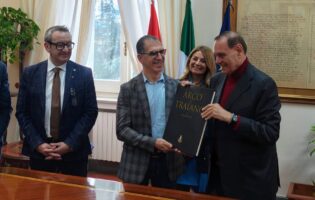 Premio Eccellenze sannite-Lions club Benevento Host per il professor Catalano premiato in sala Giunta