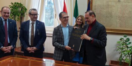 Premio Eccellenze sannite-Lions club Benevento Host per il professor Catalano premiato in sala Giunta