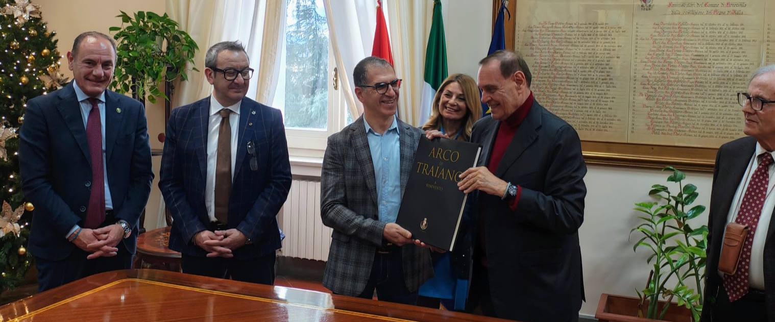 Premio Eccellenze sannite-Lions club Benevento Host per il professor Catalano premiato in sala Giunta