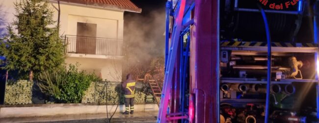 Incendio in un’abitazione a Castel Baronia: intervento tempestivo dei Vigili del Fuoco