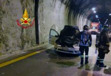 Incidente sul Raccordo Avellino-Salerno: tamponamento e incendio in galleria, intervento dei Vigili del Fuoco