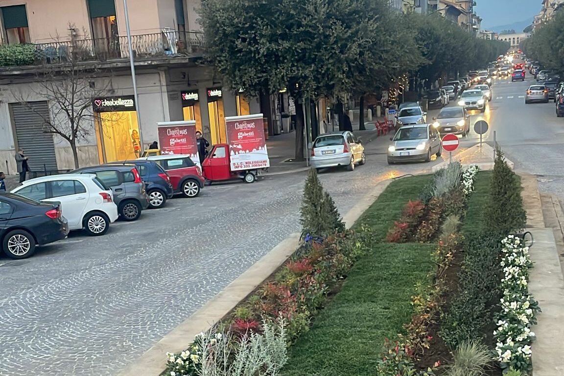 La fontana di piazza Bissolati diventa un isolotto giardino