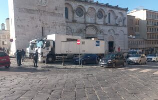 Al duomo c’è la Rai ma la stampa locale va fuori