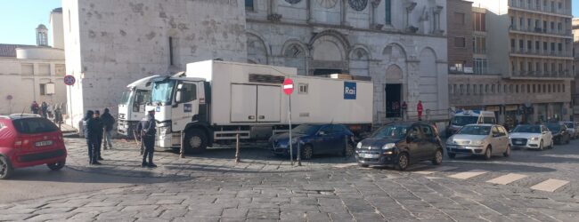 Al duomo c’è la Rai ma la stampa locale va fuori