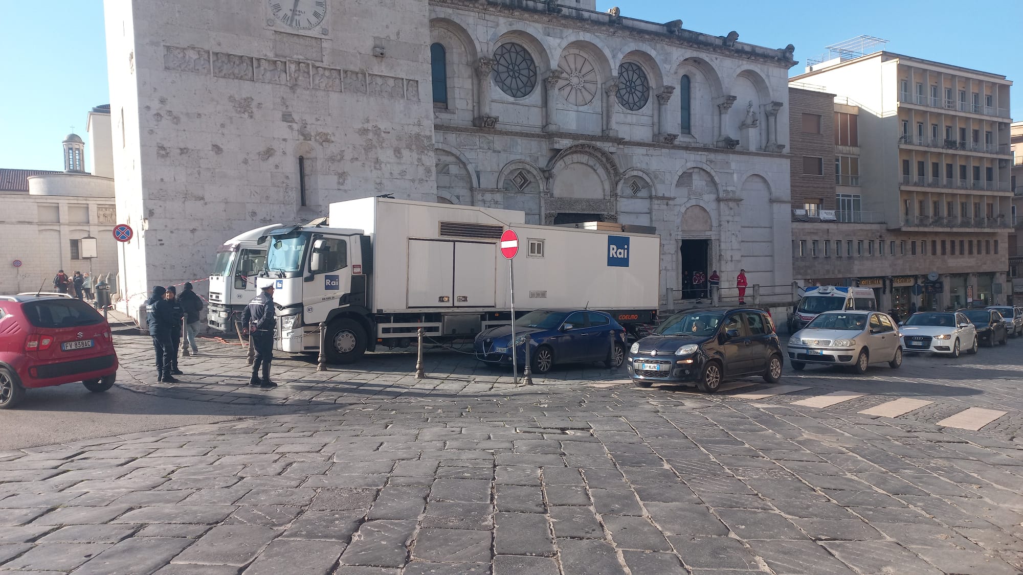 Al duomo c’è la Rai ma la stampa locale va fuori