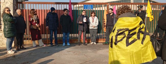 Libera ”brinda” al nuovo anno davanti all’ex cementificio Ciotta: appello per il Riutilizzo