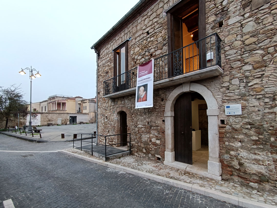 La porta di bronzo a Casa Pisani, vernissage 11 Dicembre