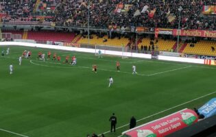 Benevento-Catania: 3-2. La Strega ribalta nel finale e si tiene stretta la vetta