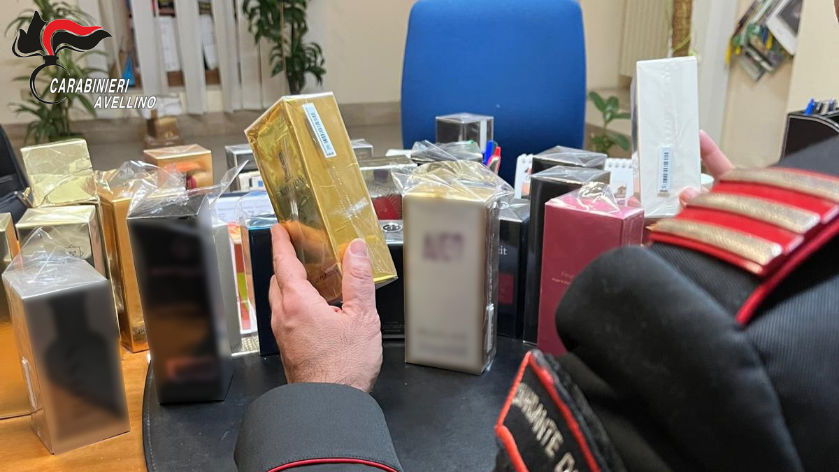 Caposele: 40enne denunciato dai Carabinieri per ricettazione. Sequestrati profumi per 2 mila euro