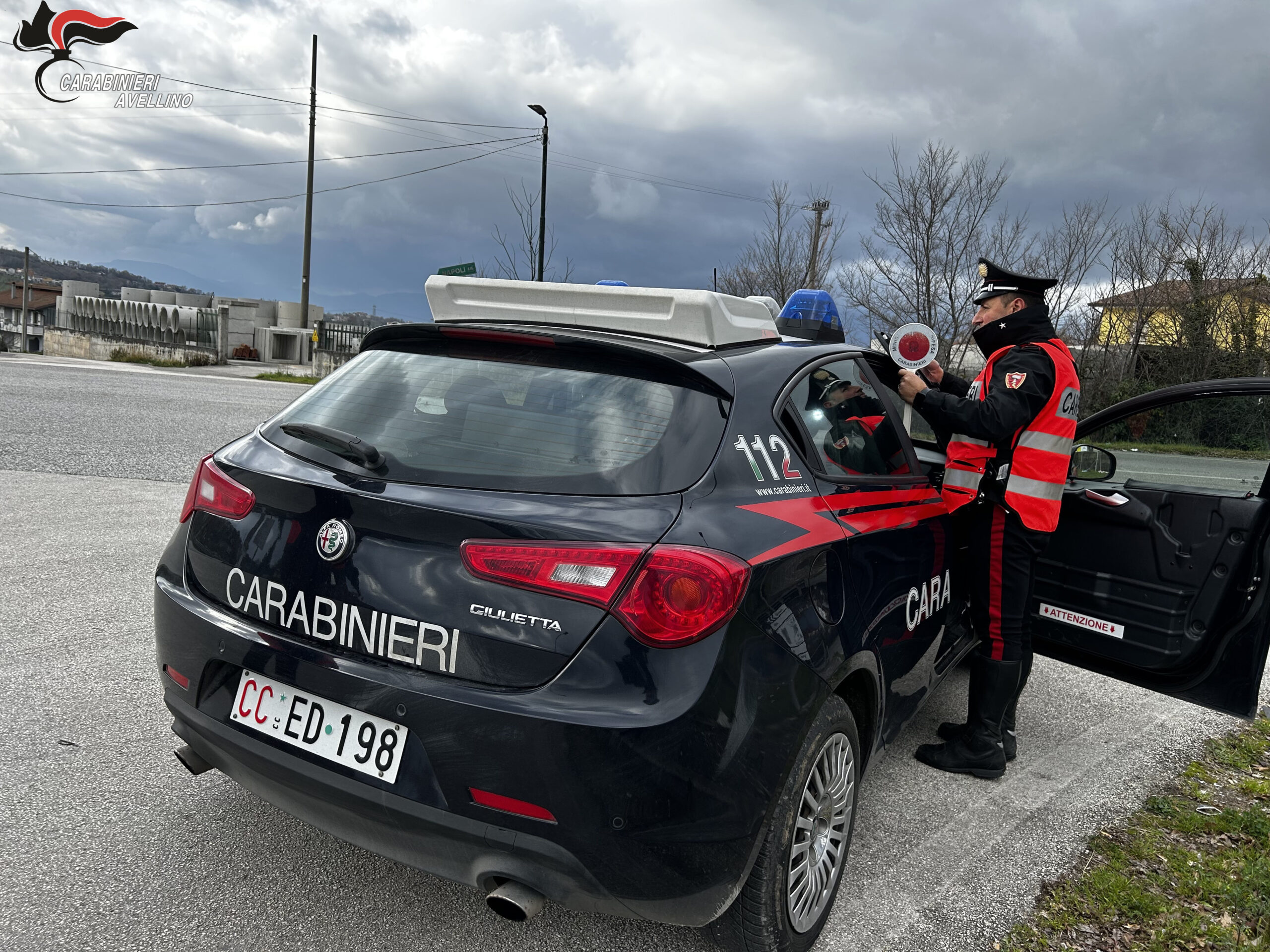 Mirabella Eclano: i Carabinieri sventano un furto, fanno scattare tre fogli di via obbligatorio e segnalano una persona in possesso di sostanze stupefacenti