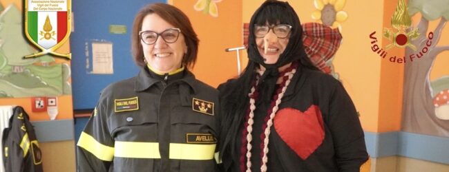 Befana in Pediatria al Moscati: i Vigili del Fuoco portano doni e sorrisi ai bambini ricoverati