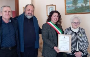 San Martino Sannita celebra il centounesimo compleanno di Antonietta Boniello, simbolo di longevità e saggezza