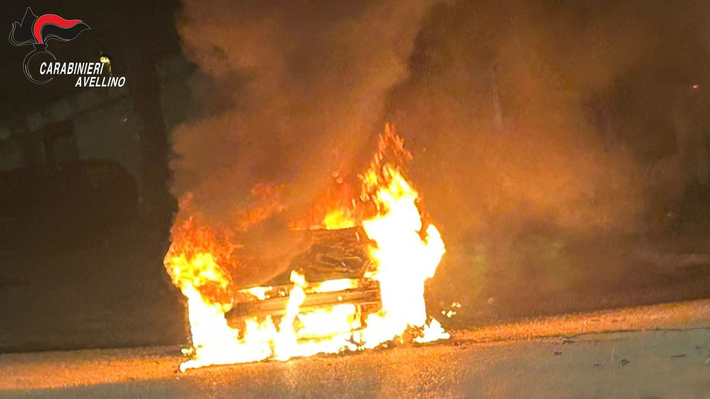 Taurano| Auto in fiamme nella notte, indagini in corso dei carabinieri