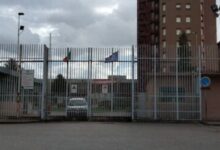 Si trova nel carcere di Benevento l’insegnate arrestata per violenza sessuale a Castellammare di Stabia. Era stata aggredita da un gruppo di genitori nel mese di novembre