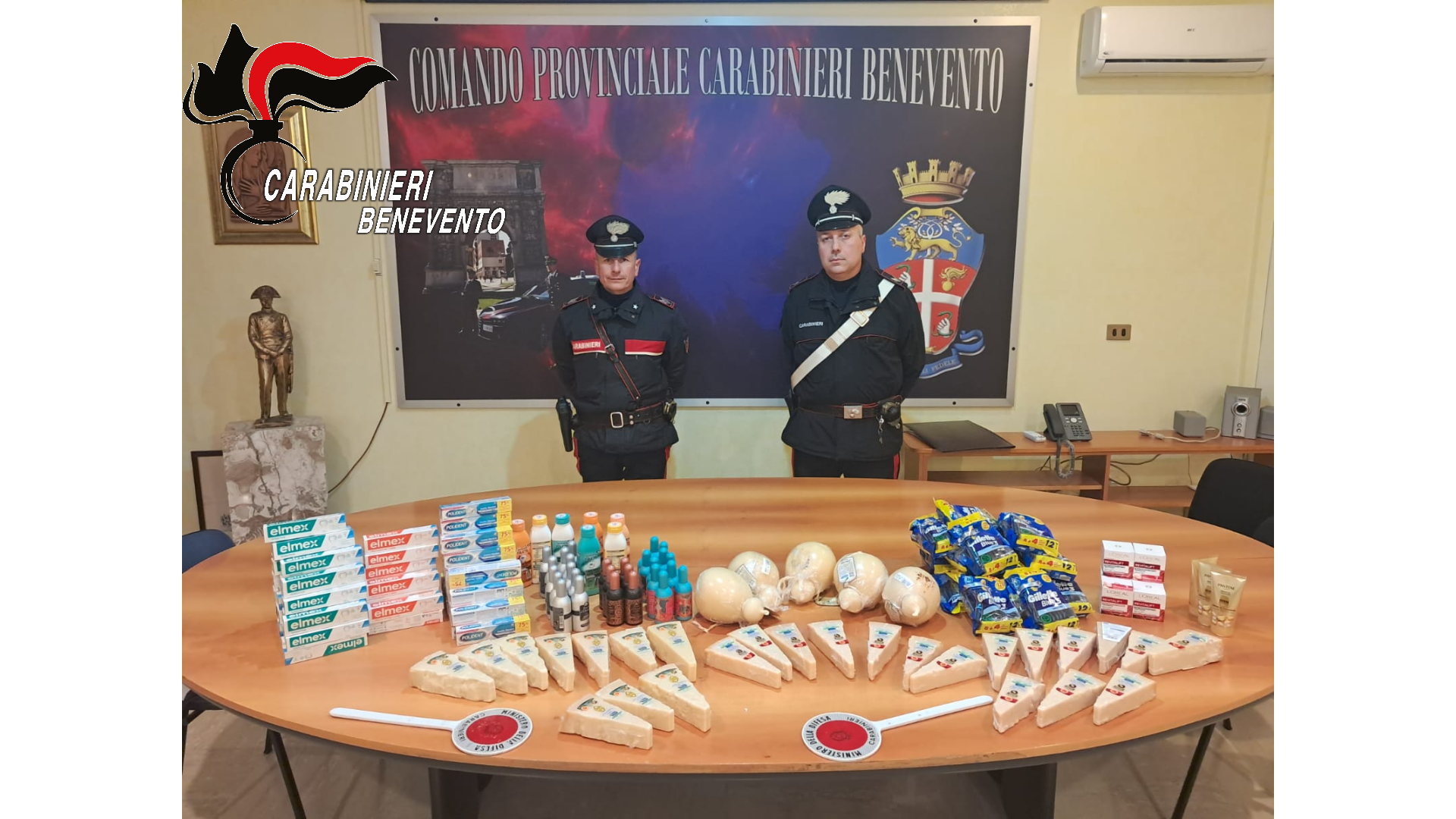 Furto aggravato in concorso: tre donne rumene arrestate dai Carabinieri, sequestrata refurtiva per oltre 1.000 euro