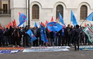 Metalmeccanici in piazza, parola d’ordine è unità