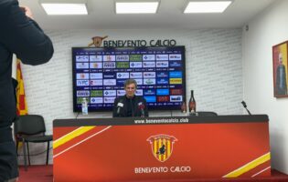 Benevento, Auteri: “Ringrazio la società per avermi richiamato, ora torniamo a giocare a calcio. Ai tifosi ora dobbiamo dare più che chiedere”